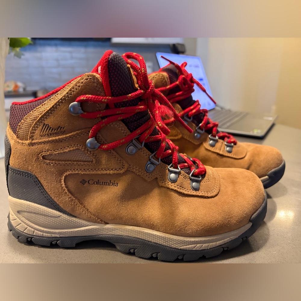 Columbia women’s hiking boots